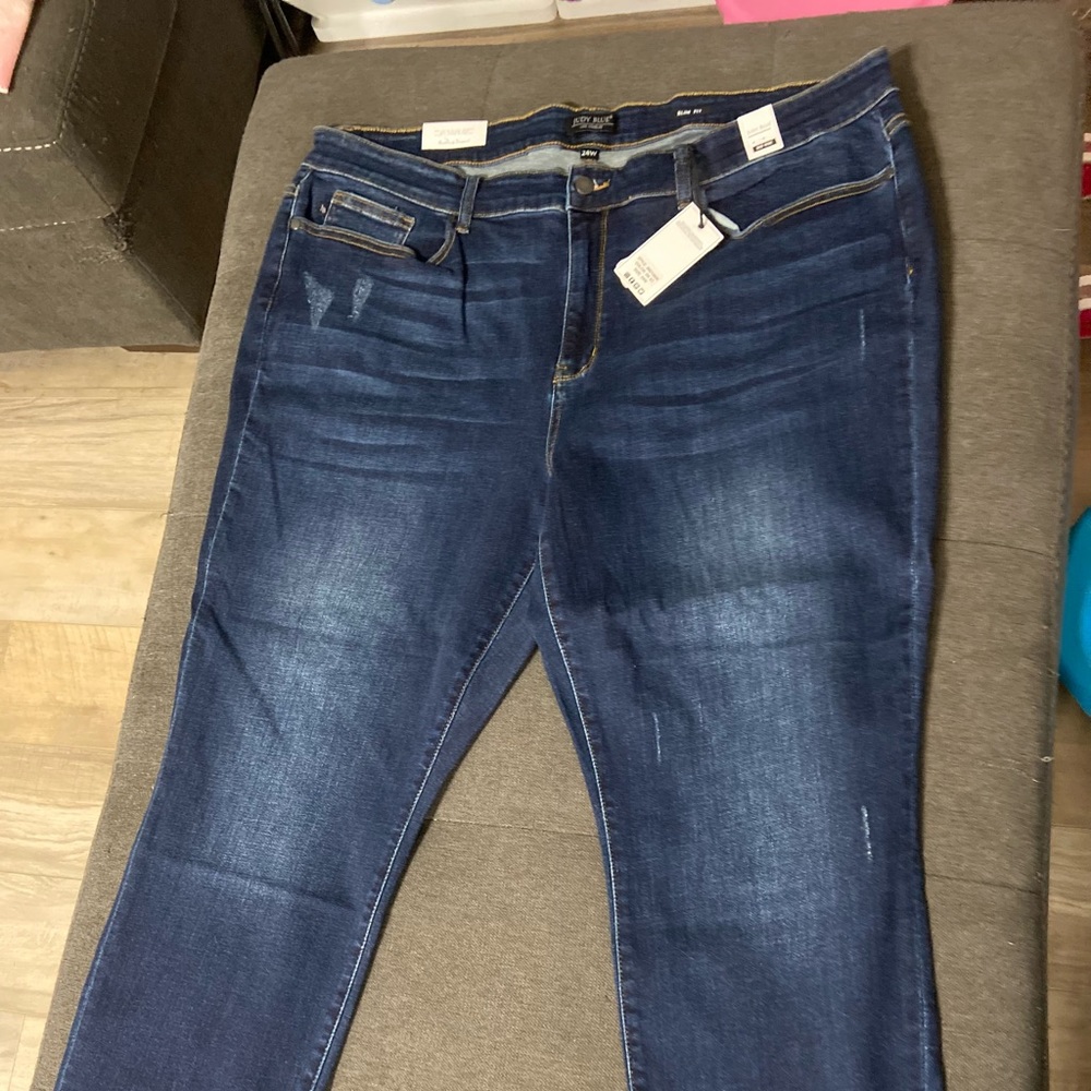Judy Blue 24W NWT Dark Wash Slim Fit Jeans